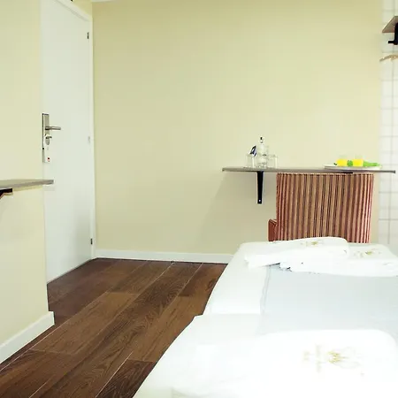 Garden Prince Suites *